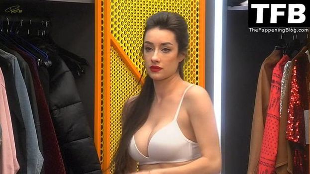 Adara Molinero