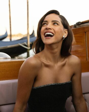 Adria Arjona