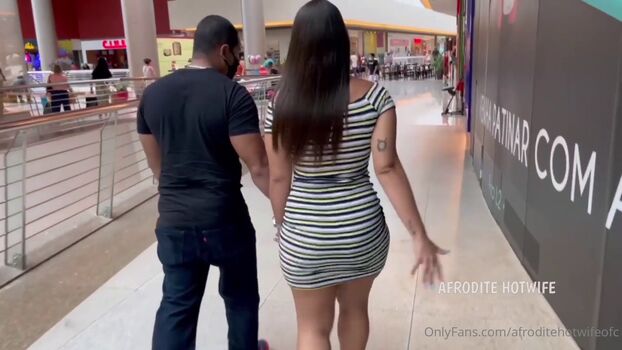 Afrodite Hotwife