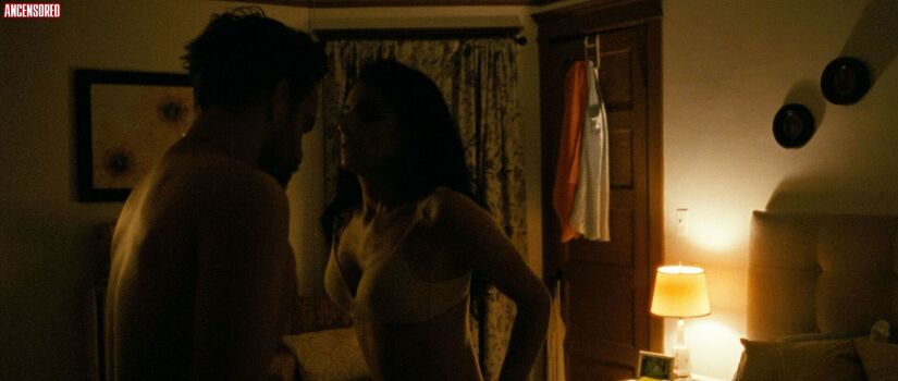 Aislinn Derbez
