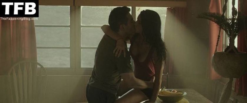 Aislinn Derbez