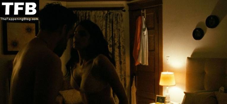 Aislinn Derbez
