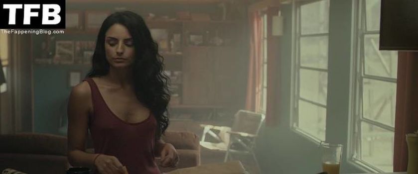 Aislinn Derbez