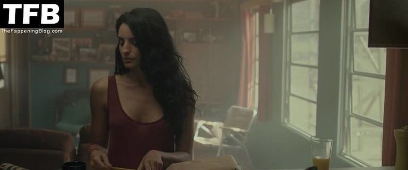 Aislinn Derbez