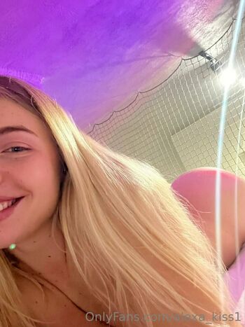 alexa_kiss1