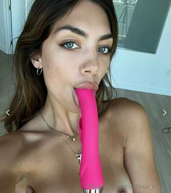 alexa_kiss1