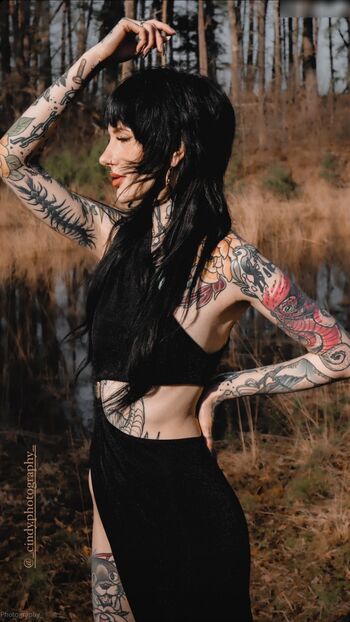 Alina Benson/Alinabnsn