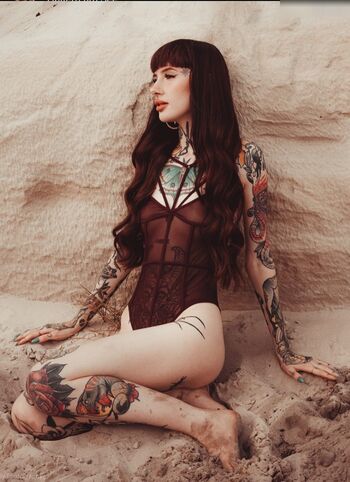 Alina Benson/Alinabnsn