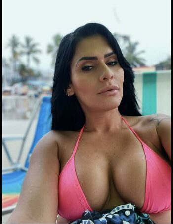 Aline Tavares