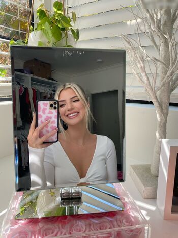 Alissa Violet