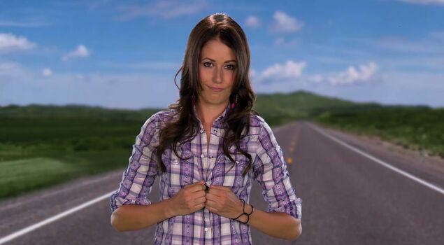 Amanda Crew