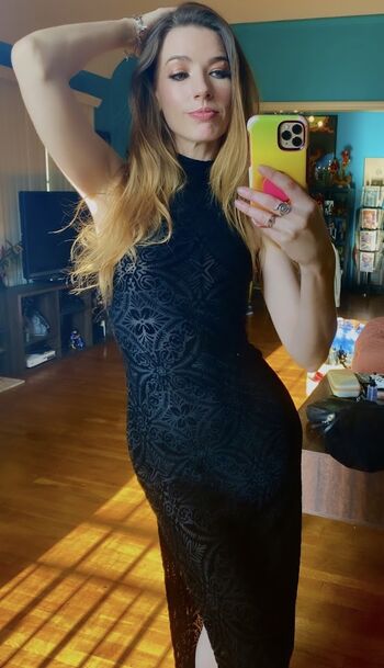 Amanda Lynne