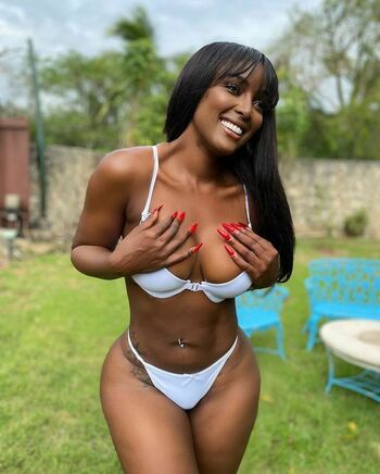 Amara La Negra
