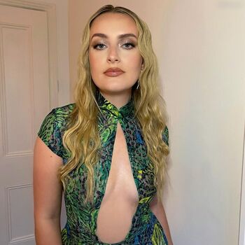 Amelia Dimoldenberg