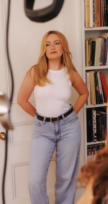 Amelia Dimoldenberg