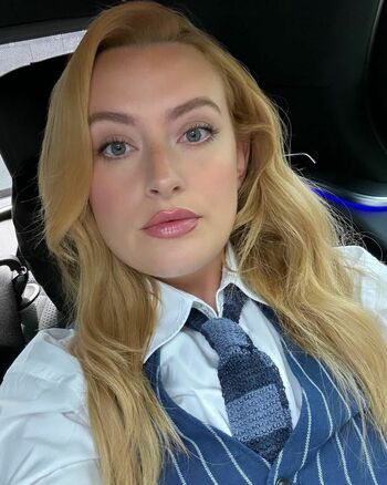 Amelia Dimoldenberg