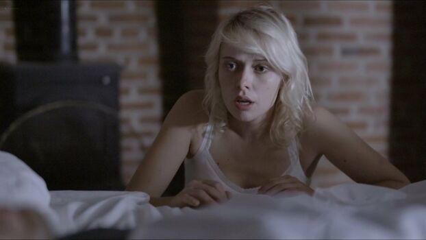 Amelia Eve