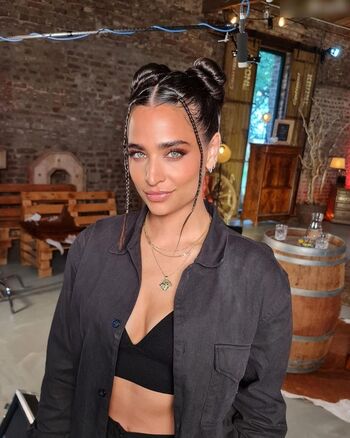 Amira Pocher