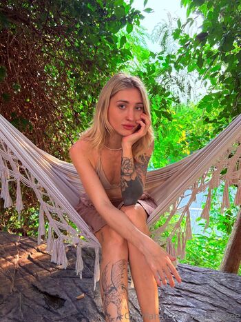 Amy_lovvee