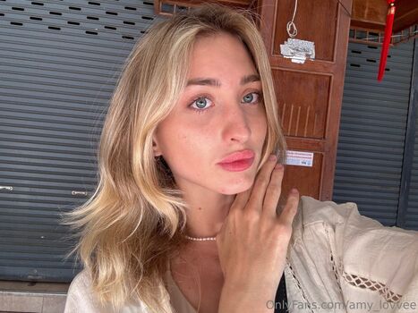 Amy_lovvee