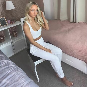 AMY NICOLE THOMPSON