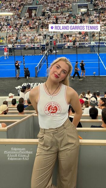 Anais Gallagher