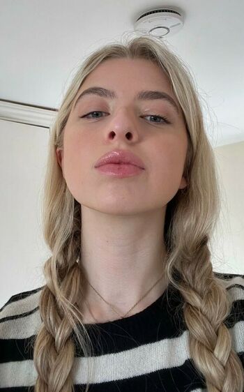 Anais Gallagher