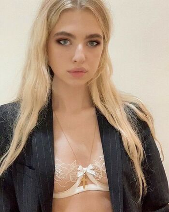 Anais Gallagher