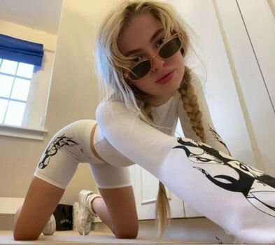 Anais Gallagher