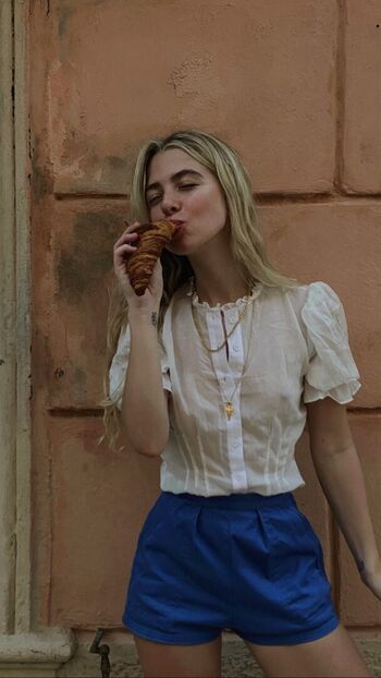 Anais Gallagher