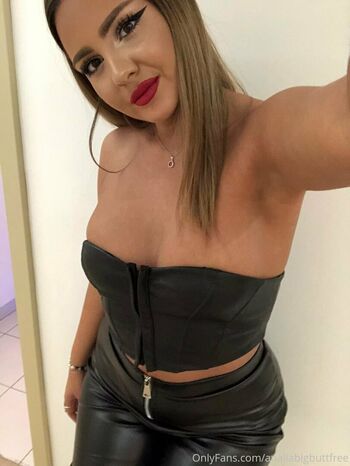 analiabigbuttfree