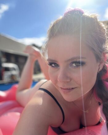Anastasia_rose_official