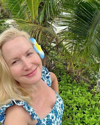 Angela Kinsey