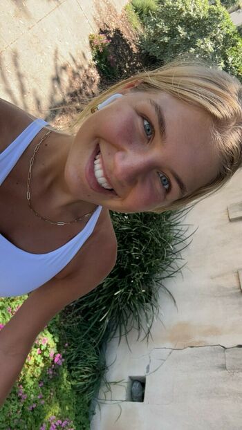 Aniela Leon