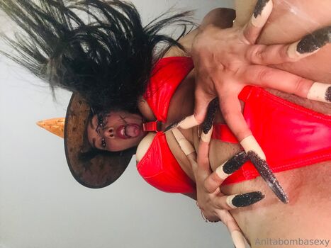 anitabombasexy