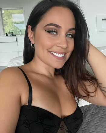 Anna Abreu