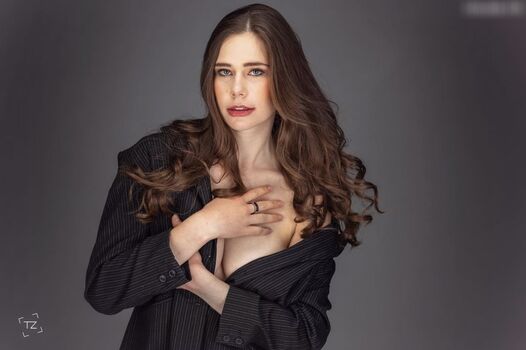 Anna Corinna Samek