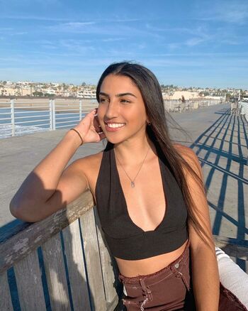 Anna DeLeon