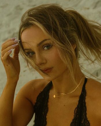 Anna Jay