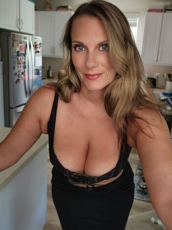 Annabelle Peaches