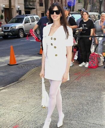 Anne Hathaway