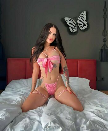 anny_huge_tits1