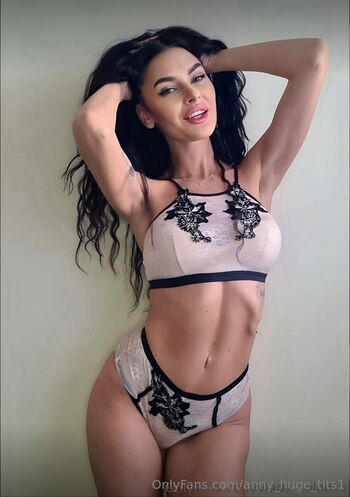 anny_huge_tits1