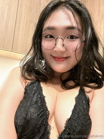 Aroomi Kim