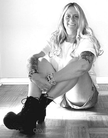 artsyinkedblonde