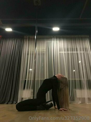 ashley_blonde