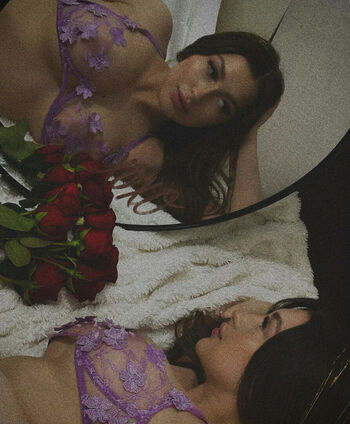 Ashley Delfino-Nikkiashh