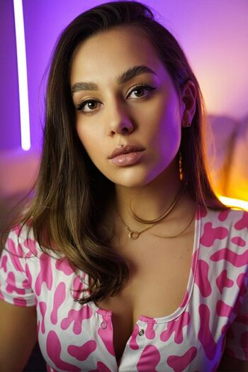 ASMR HoneyGirl