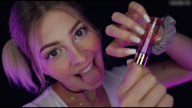 ASMR Janina