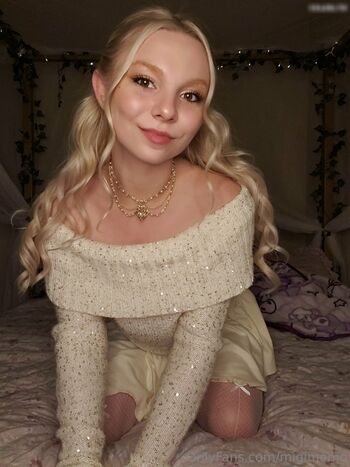 Averi Roselyn